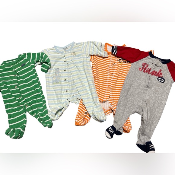 32 NB 0-3 MO bay boy lot -onesies-jumpers-sleepers-pants - Picture 3 of 6